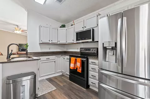 Kitchen - 2977 Silverleaf Cir, Loris, SC 29569 photo 5 of 7