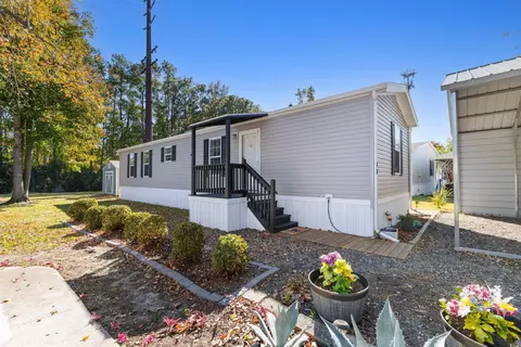 40 Shamrock Cir, Murrells Inlet, SC 29576