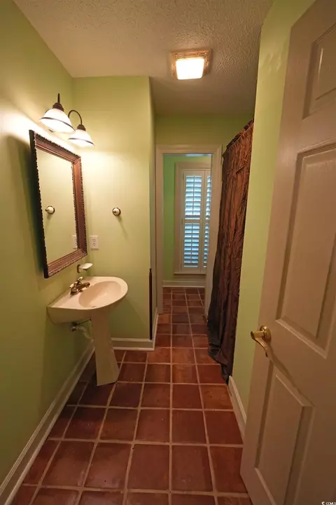 Bath - 669 George Washington Trl, Georgetown, SC 29440 photo 1 of 4