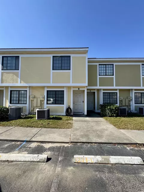 1207 Pinegrove Dr, Myrtle Beach, SC 29577