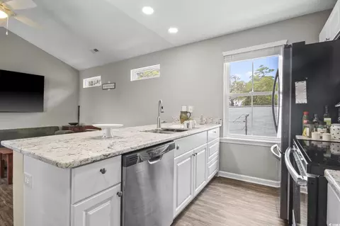 Kitchen - 610 Bayview Dr, Georgetown, SC 29440 photo 2 of 4