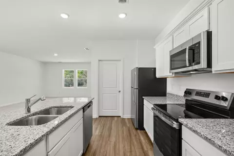 Kitchen - 458 Castillo Dr, Loris, SC 29569 photo 4 of 5