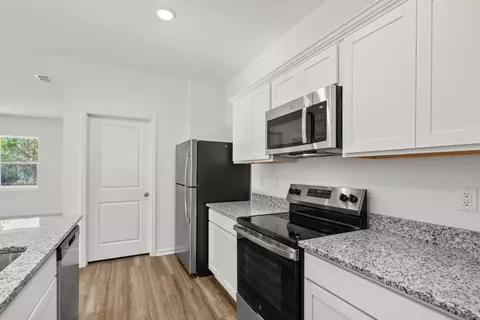 Kitchen - 458 Castillo Dr, Loris, SC 29569 photo 3 of 5