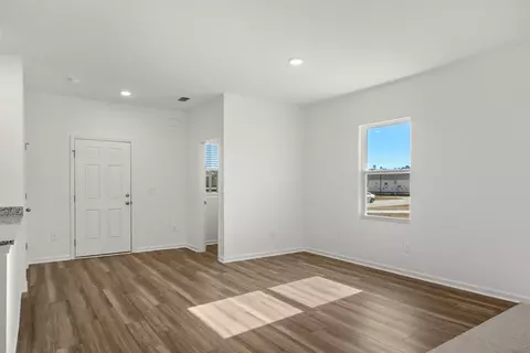 Living - 458 Castillo Dr, Loris, SC 29569 photo 6 of 7