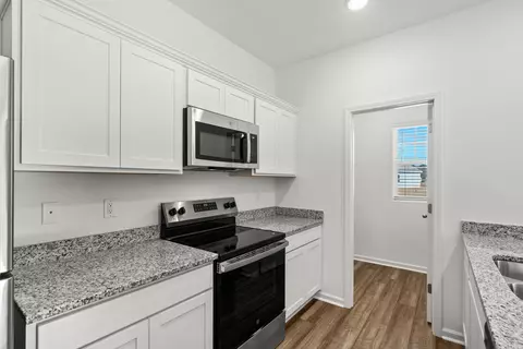 Kitchen - 458 Castillo Dr, Loris, SC 29569 photo 2 of 5