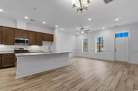 Living - 965 Hackler St #D, Myrtle Beach, SC 29577 photo 2 of 5