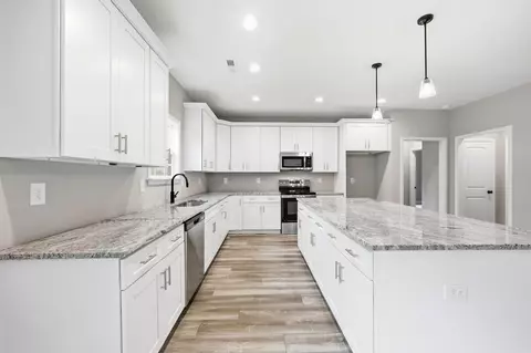 Kitchen - 7877 E Highway 19, Loris, SC 29569 photo 2 of 3