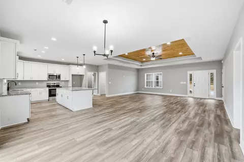 Living - 7877 E Highway 19, Loris, SC 29569 photo 4 of 4