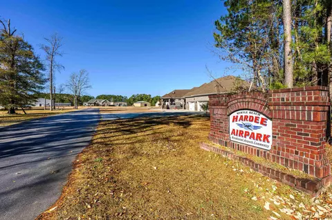 206 Mooney Ct, Loris, SC 29569