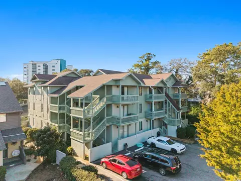 307 70th Ave N #202, Myrtle Beach, SC 29572