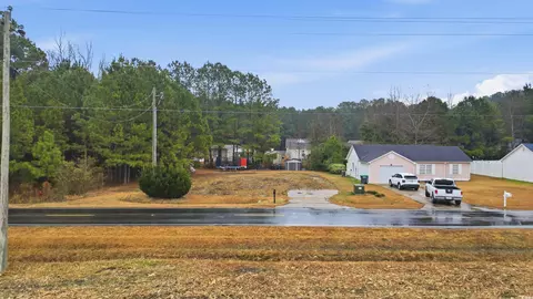 5176 Spring St, Loris, SC 29569