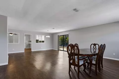 Living - 305 Watson St, Conway, SC 29527 photo 1 of 2