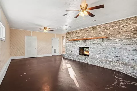 Living - 1897 Heritage Rd, Loris, SC 29569 photo 2 of 6