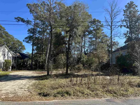 352 Lakeshore Dr, Pawleys Island, SC 29585