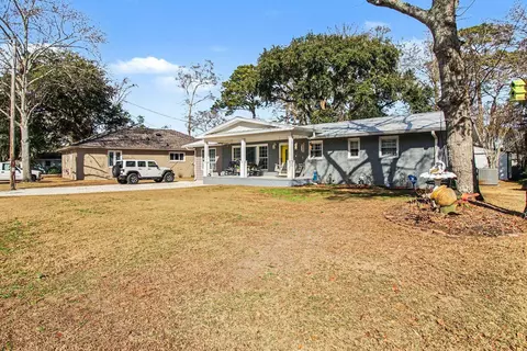 616 3rd Ave N, Surfside Beach, SC 29575