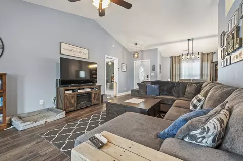 Living - 254 Macarthur Dr, Conway, SC 29527 photo 1 of 1