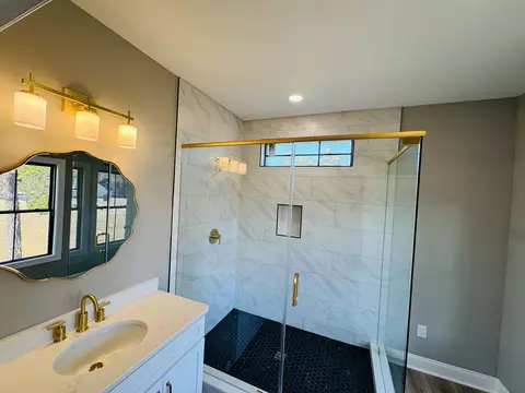 Bath - 825 Commanders Island Dr, Georgetown, SC 29440 photo 1 of 4