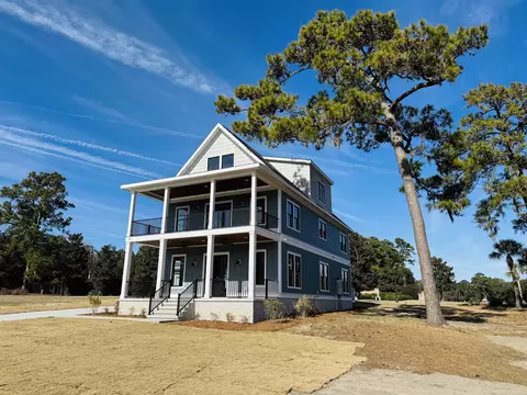 825 Commanders Island Dr, Georgetown, SC 29440