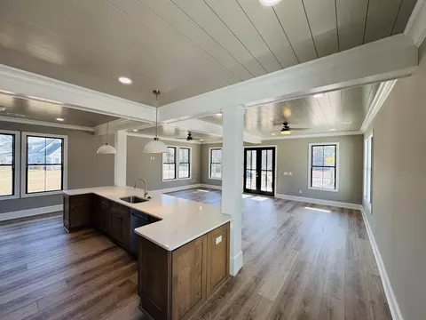 Living - 825 Commanders Island Dr, Georgetown, SC 29440 photo 1 of 3