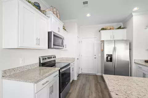 Kitchen - 447 Honeyhill Loop, Conway, SC 29526 photo 3 of 5