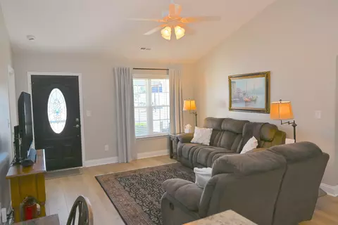 Living - 233 Macarthur Dr, Conway, SC 29527 photo 2 of 2