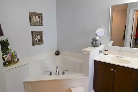 Bath - 233 Macarthur Dr, Conway, SC 29527 photo 2 of 4