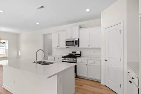 Kitchen - 302 Chaff Ct, Georgetown, SC 29440 photo 2 of 2