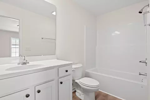 Bath - 302 Chaff Ct, Georgetown, SC 29440 photo 2 of 3