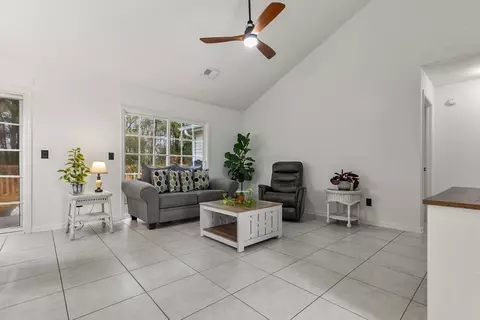 Living - 180 Clovis Cir, Myrtle Beach, SC 29579 photo 2 of 3