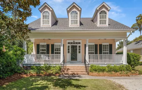 119 Berry Tree Dr, Pawleys Island, SC 29585
