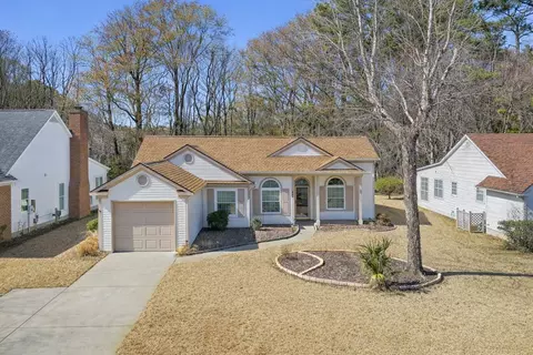 667 Bluebird Ln, Murrells Inlet, SC 29576