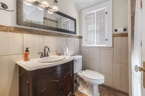 Bath - 1006 10th Ave, Conway, SC 29526 photo 6 of 7