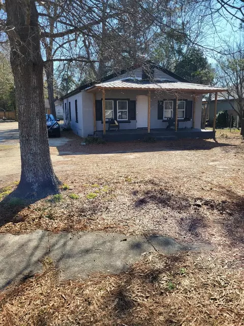 112 Academy St, Mullins, SC 29574