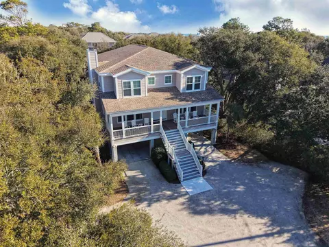 87 Summertime Ln, Pawleys Island, SC 29585
