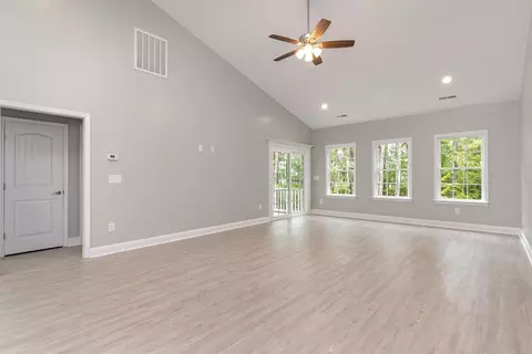 Living - 652 Goretown Loop, Loris, SC 29569 photo 3 of 4