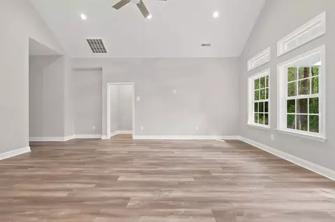 Living - 664 Goretown Loop, Loris, SC 29569 photo 2 of 4