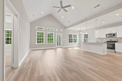 Living - 664 Goretown Loop, Loris, SC 29569 photo 1 of 4