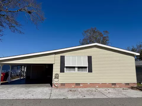 426 E Lake Dr, Surfside Beach, SC 29575 photo 2