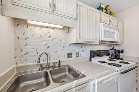 Kitchen - 209 Double Eagle Dr #H3, Surfside Beach, SC 29575 photo 4 of 4