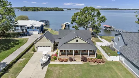 1527 Quail Trl, Manning, SC 29102