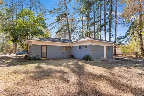 411 E Wine St, Mullins, SC 29574