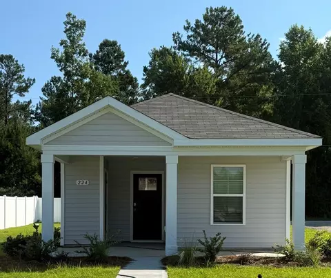 224 Ashworth Dr, Tabor City, NC 28463