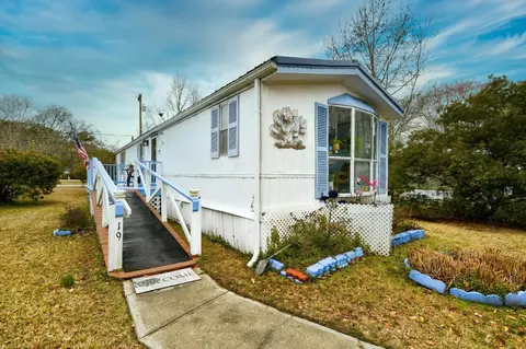 19 Crooked Island Cir, Murrells Inlet, SC 29576