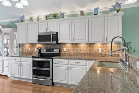 Kitchen - 425 Kessinger Dr, Surfside Beach, SC 29575 photo 5 of 7