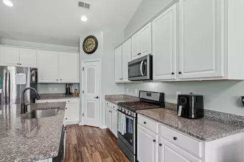 Kitchen - 1076 Caprisia Loop, Myrtle Beach, SC 29579 photo 3 of 4