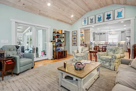 Living - 416 Front St, Georgetown, SC 29440 photo 5 of 5