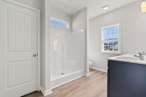 Bath - 1005 Oakley St, Georgetown, SC 29440 photo 2 of 3