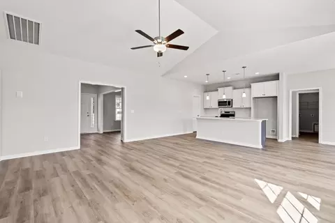 Living - 1005 Oakley St, Georgetown, SC 29440 photo 2 of 5