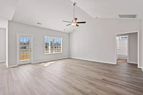 Living - 1005 Oakley St, Georgetown, SC 29440 photo 4 of 5