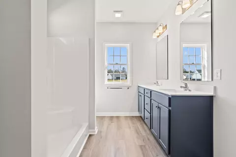 Bath - 1005 Oakley St, Georgetown, SC 29440 photo 1 of 3